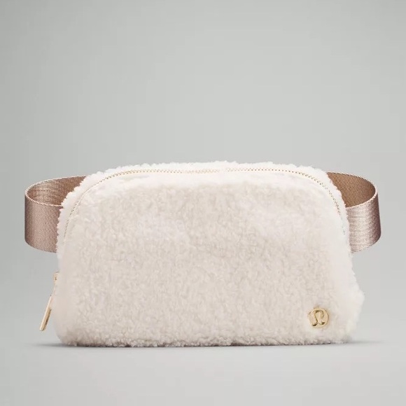 lululemon athletica Handbags - Lululemon Everywhere belt bag fleece in light ivory